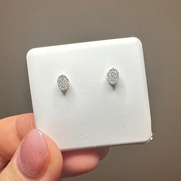 NEW - 0.10 CTW Natural Diamond Oval Stud Earrings